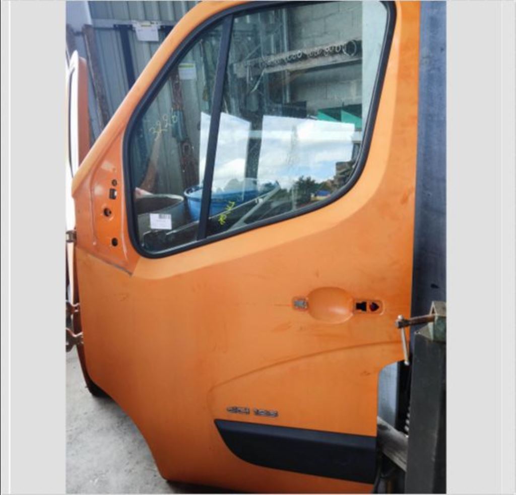 piece_RENAULT MASTER PORTE AVANT GAUCHE 801017005R